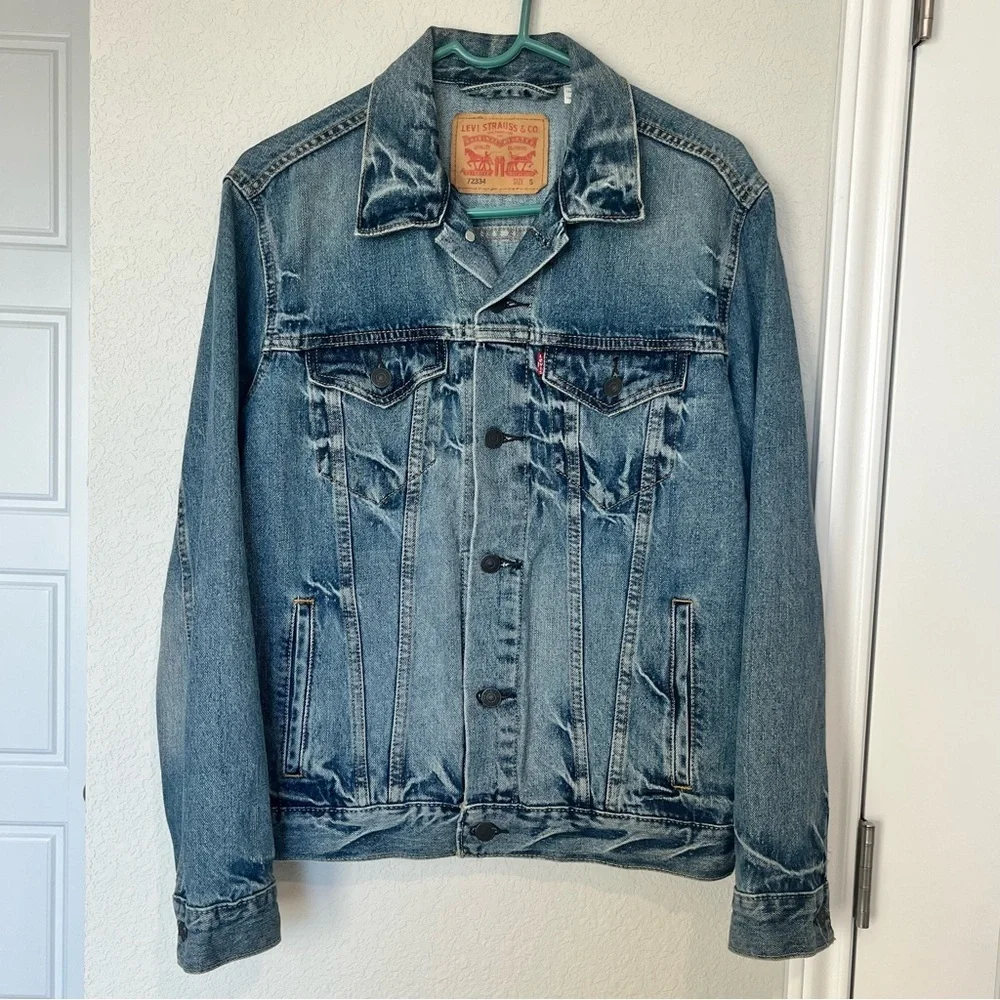 Levis size small